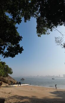 De natureza encantadora, praia do Cheira Limão é cheia de colchas e de águas cristalinas