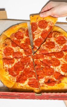 Pizzaria eleita melhor do continente fica em dois endereços de SP