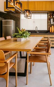 Transforme sua cozinha com tons ousados e formas vintages