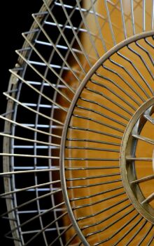 Ventiladores de teto sempre foram aliados para aliviar o calor, mas uma tecnologia silenciosa e eficiente promete mudar o jogo no resfriamento residencial: o teto radiante.