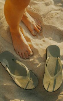 Cal&ccedil;ado que chegou para competir com os chinelos e transformar o visual de ver&atilde;o