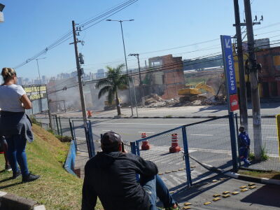 700 famílias são retiradas de terreno em Carapicuíba (SP