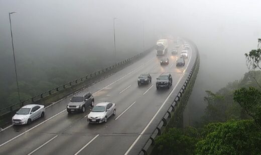 Sistema Anchieta-Imigrantes sofre com neblina neste domingo