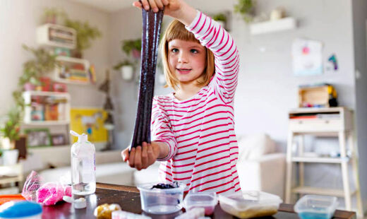 Entre os ensaios realizados, o de impacto e queda simula situa&ccedil;&otilde;es cotidianas, como a queda do brinquedo de uma mesa ou ber&ccedil;o