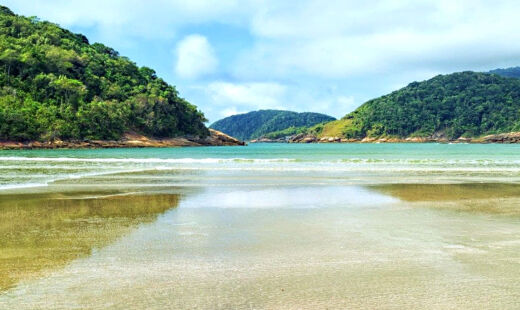 Praia do Mar Casado, no Guarujá, litoral de São Paulo