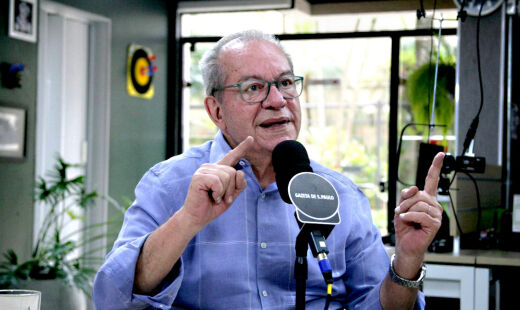 José Anibal durante participação do podcast De Olho no Poder, da Gazeta