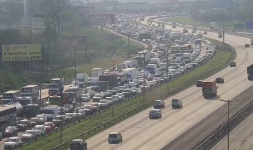 Rodovias que chegam a São Paulo apresentam grande lentidão nesta terça (8/10)