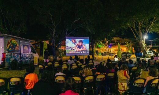 Primeiro cinema itinerante movido a energia solar do Brasil chega à cidade nesta quinta (24/10)