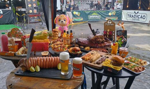 Evento gratuito reúne mestres churrasqueiros, música ao vivo e variedade gastronômica até domingo