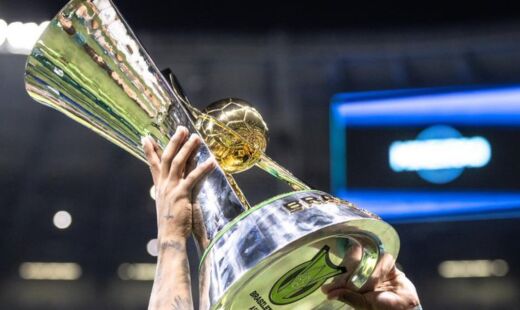 Flamengo dispara a três rodadas do fim do campeonato e põe uma 'mão na taça'