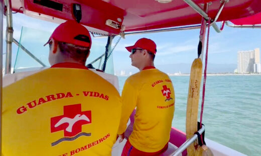 Grupamento de Bombeiros Marítimo (GBMar) retiraram o corpo do homem, ainda não identificado, do mar