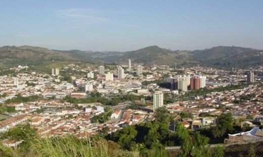 Com paisagens exuberantes e atividades variadas, é possível explorar diferentes facetas da cidade  