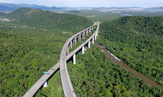 Terceira pista deve promover a agilidade na circulação dos veículos na chegada e na saída do litoral