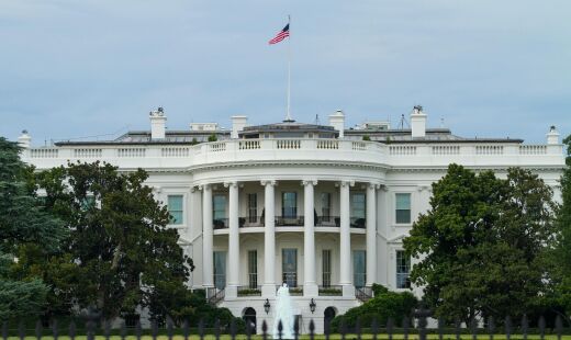 Em 2018, Trump anunciou uma série de tarifas sobre importações de vários países, dentre eles estavam, além da China, o México, a União Europeia e o Canadá