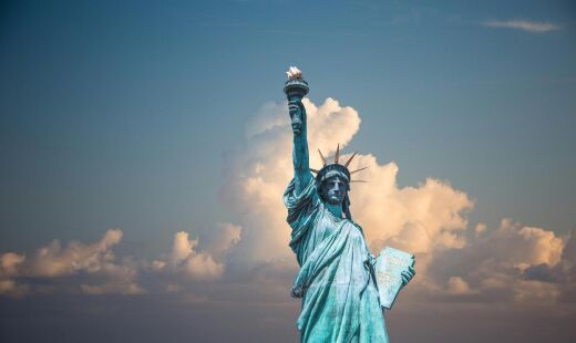 Já os Estados Unidos passaram de 10 trilhões para quase 30 trilhões de dólares