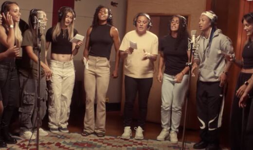 Música "Futebol Feminino" foi regravada por 11 atletas brasileiras