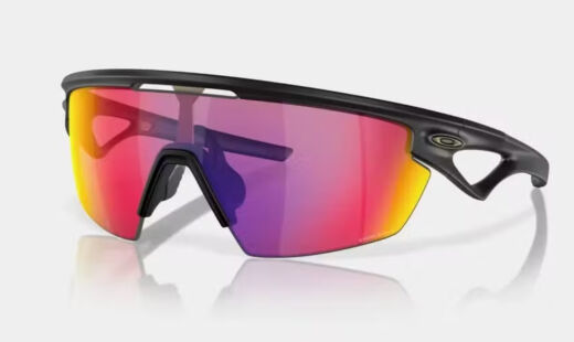 Empresa já iniciou o lançamento baseados no design HSTN da Oakley