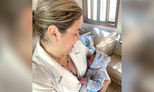 Flavia Pascoal posou com bebê reborn e receneu críticas