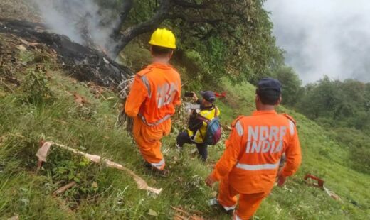 Acidente aconteceu na manhã deste domingo (15), entre Kedarnath e Guptkashi