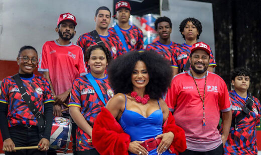 A convite da presidência da Estrela do Terceiro Milênio, a atual musa da campeã carioca Beija-Flor, Sávia David, aceitou ser a nova rainha