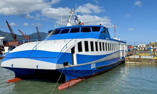 Nova embarcação transporta 370 pessoas e reforça segurança na travessia