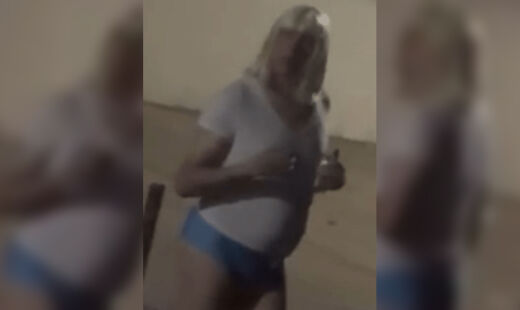 Pastor foi flagrado de peruca loira e calcinha azul