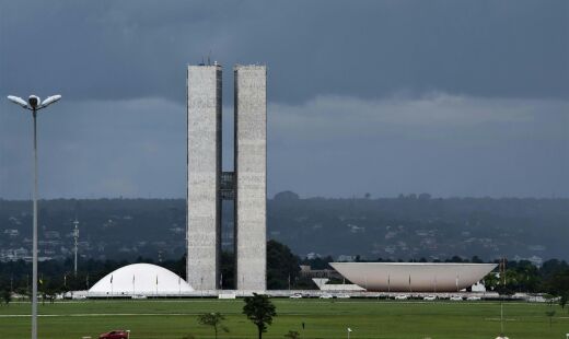 Oposição e governistas estão a ponto de trocar discursos por empurrões