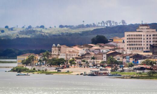 Penedo é mais que um ponto turístico: é uma viagem no tempo. O charme das ruas coloniais, o som das águas do Velho Chico e a riqueza cultural fazem da cidade uma das mais belas do Nordeste.