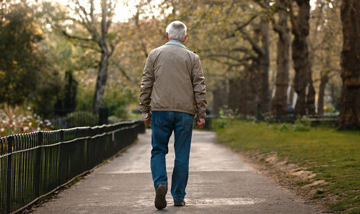 No período de 2000 a 2023, a proporção de pessoas idosas (60 anos ou mais) na população brasileira quase duplicou, subindo de 8,7% para 15,6%