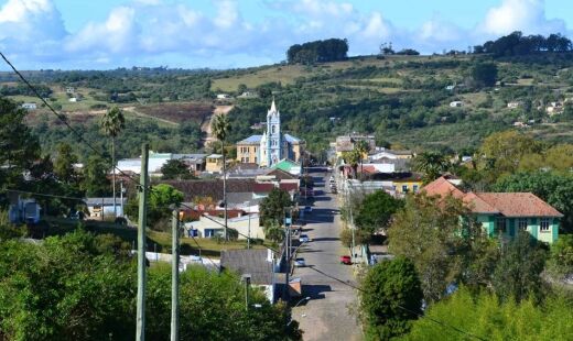 Lavras possui atrativos vibrantes e uma economia diversificada, com educação, agronegócio e comércio de destaque