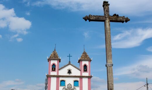 Lavras Novas preserva sua história colonial, ruas de pedra, casinhas coloridas, igrejas centenárias, e uma atmosfera de interior quase cinematográfica