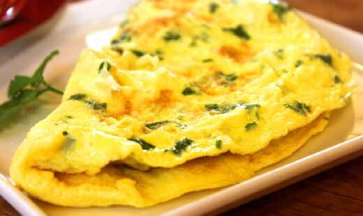 Experimente começar o dia com um omelete