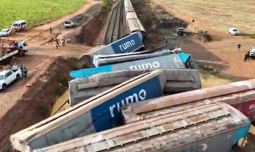 Uma das suspeitas é que houve falha em um engate, causando a queda dos vagões