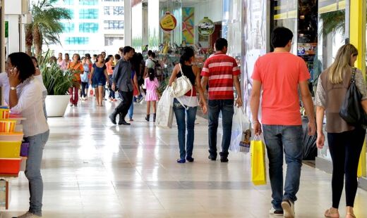 Alta sazonal no comércio local deve movimentar o mercado de trabalho no fim de ano