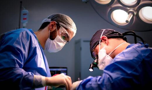 Tim Andrews esteve com um rim de porco em seu corpo por quase nove meses