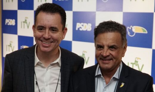 Paulo Serra e Aécio Neves durante a convenção do PSDB em São Paulo