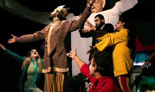 Apresentação começa antes da plateia tomar seus lugares