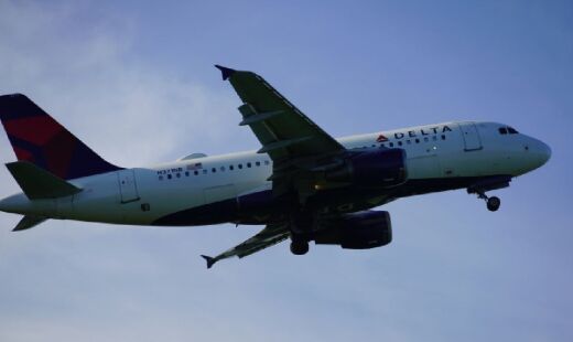 Preço das passagens varia conforme demanda e câmbio, independentemente do horário da compra