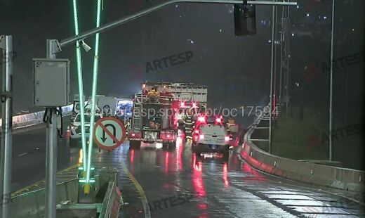 Rodovia SPI 097/055, da Tamoios, esteve&nbsp;totalmente interditada entre as 18h45&nbsp;e &agrave;s 20h30