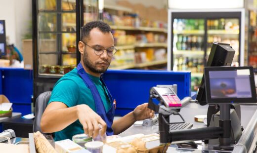 Relatos expõem falta de educação, agressões e assédio sexual de clientes