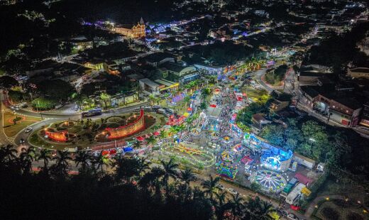 Natal de Luz de Santana de Parnaíba, na região metropolitana de São Paulo