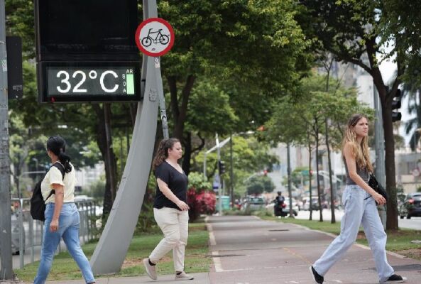 Para a capital paulista, a Climatempo prevê temperatura média abaixo do normal ao longo de dezembro