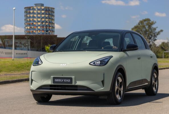 Modelo 100% elétrico reforça expansão da Geely, que prepara montagem no país em parceria com a Renault