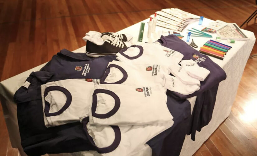 Uniformes escolares e material escolar oferecido pela Prefeitura de São Paulo aos alunos da rede pública da capital paulista. 