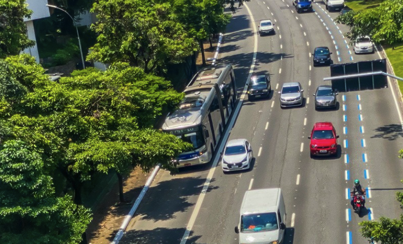 Faixa Azul na avenida 23 de Maio