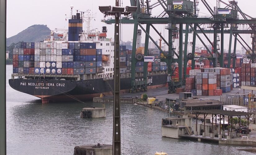 Navio no porto de Santos