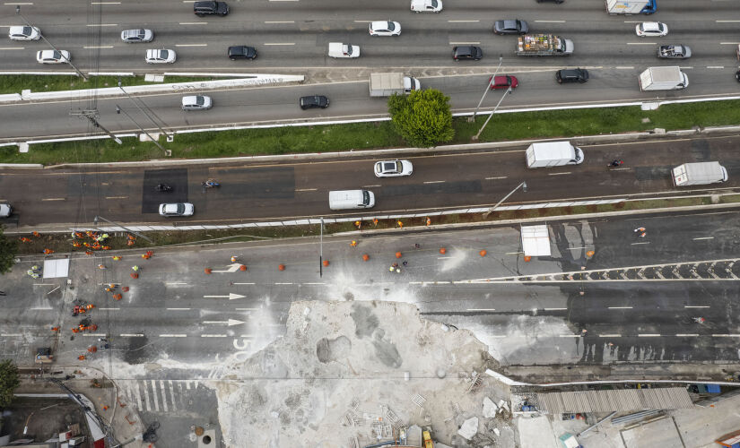 Cratera aberta após acidente em obra do Metrô foi concretada