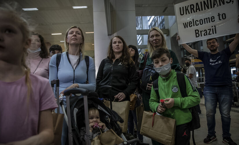 REFUGIADOS UCRANIANOS CHEGAM NO AEROPORTO DE GUARULHOS