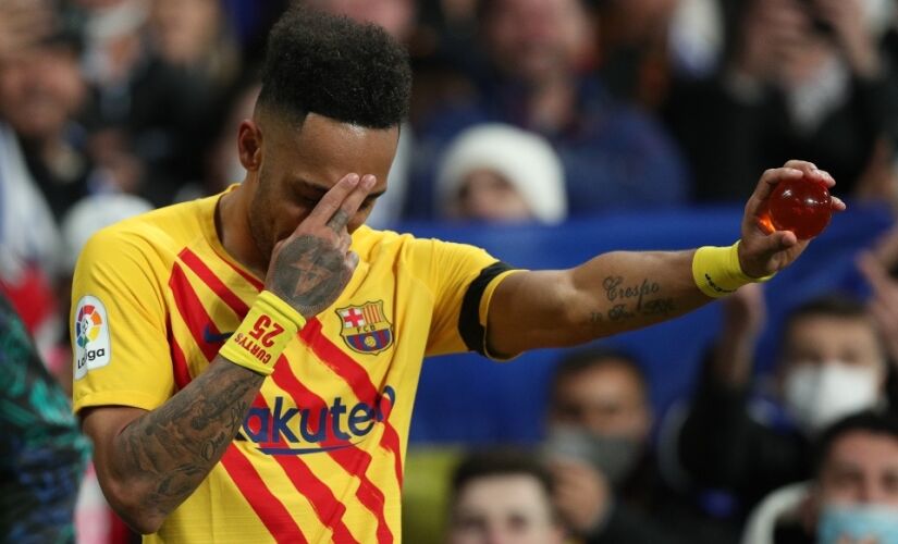 Aubameyang imita Goku em comemoração