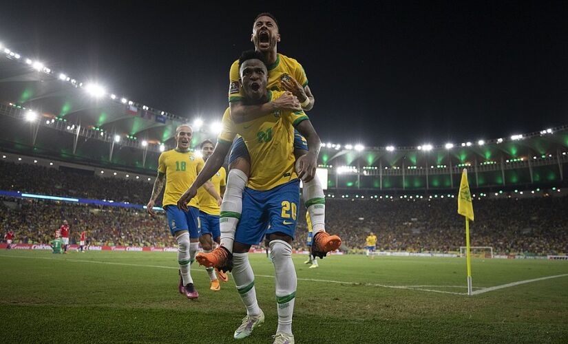 Brasil faz quatro e massacra o Chile no Maracanã